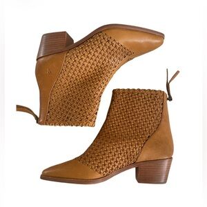 NWOB Frye Cream Ankle Booties with Woven Design size 8.5